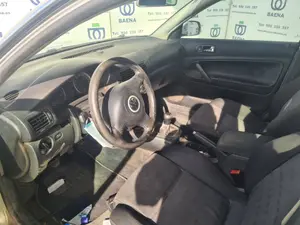 VOLKSWAGEN PASSAT BERLINA (3B3) foto 4