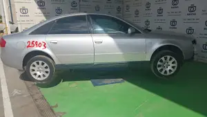 AUDI A6 BERLINA (4B2) foto 4
