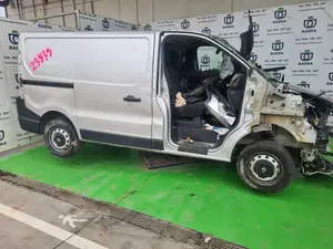 RENAULT TRAFIC III FURGÓN foto 4