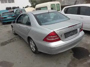 MERCEDES-BENZ CLASE C (BM 203) BERLINA foto 4