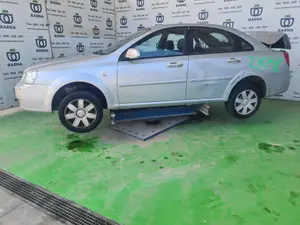 CHEVROLET NUBIRA BERLINA foto 4