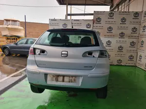 SEAT IBIZA (6L1) foto 3