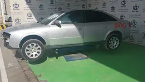 AUDI A6 BERLINA (4B2) foto 2