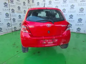 TOYOTA YARIS (P13) foto 5