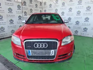 AUDI A4 AVANT (8E) foto 1