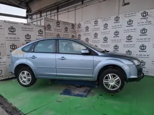 FORD FOCUS BERLINA (CAP) foto 6