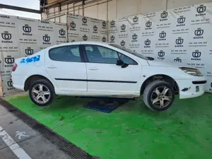 PEUGEOT 407 foto 2