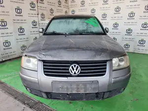 VOLKSWAGEN PASSAT BERLINA (3B3) foto 1