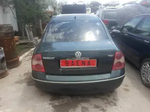 VOLKSWAGEN PASSAT BERLINA (3B3) foto 1