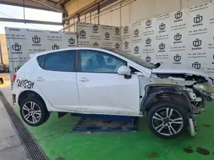 SEAT IBIZA BERLINA (6J5) foto 3