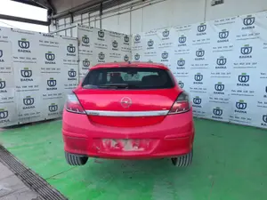OPEL ASTRA H GTC foto 3