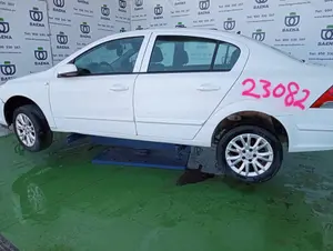OPEL ASTRA H BERLINA foto 1