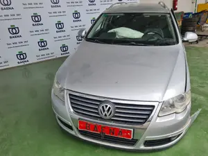 VOLKSWAGEN PASSAT BERLINA (3C2) foto 2