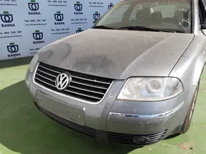 VOLKSWAGEN PASSAT BERLINA (3B3) foto 4
