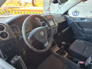 VOLKSWAGEN TIGUAN (5N1) foto 4