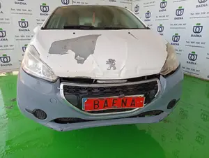 PEUGEOT 208 foto 1