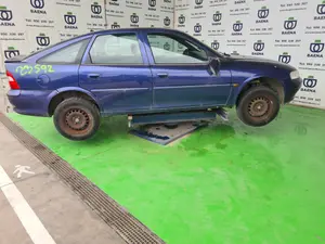 OPEL VECTRA B BERLINA foto 5