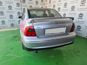 OPEL VECTRA B BERLINA foto 5