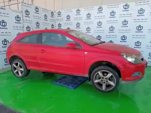 OPEL ASTRA H GTC foto 2