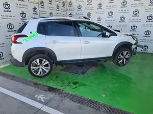 PEUGEOT 2008 foto 2