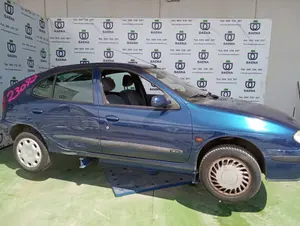 RENAULT MEGANE I FASE 2 BERLINA (BA0) foto 2
