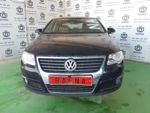 VOLKSWAGEN PASSAT BERLINA (3C2) foto 1