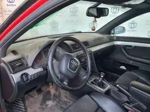 AUDI A4 AVANT (8E) foto 4