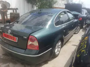 VOLKSWAGEN PASSAT BERLINA (3B3) foto 3