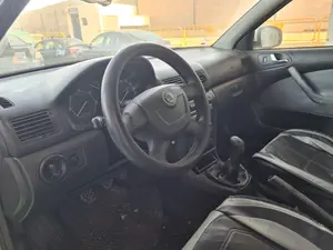 SKODA OCTAVIA BERLINA (1U2) foto 4