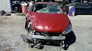 PEUGEOT 208 foto 1