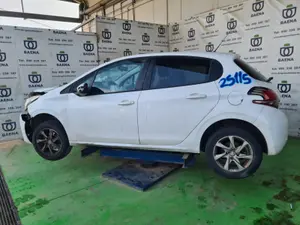 PEUGEOT 208 foto 7