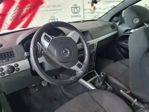 OPEL ASTRA H GTC foto 5