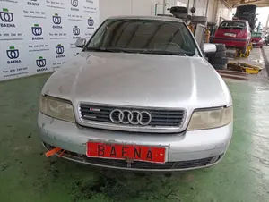 AUDI A4 BERLINA (B5) foto 2