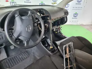 TOYOTA AVENSIS BERLINA (T25) foto 5