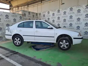 SKODA OCTAVIA BERLINA (1U2) foto 2