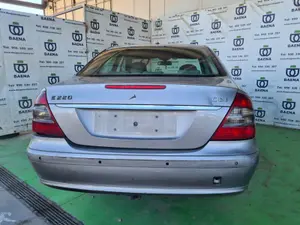 MERCEDES-BENZ CLASE E (BM 211) BERLINA foto 2