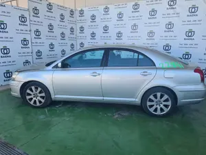TOYOTA AVENSIS BERLINA (T25) foto 1