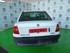 OPEL ASTRA F BERLINA foto 4