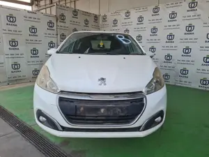 PEUGEOT 208 foto 1