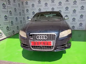 AUDI A4 AVANT (8E) foto 2