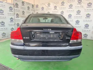 VOLVO S60 BERLINA foto 2