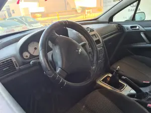 PEUGEOT 407 foto 2