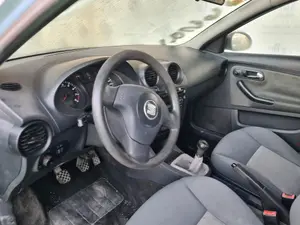 SEAT CORDOBA BERLINA (6L2) foto 6