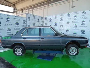 BMW SERIE 5 (E28) foto 4