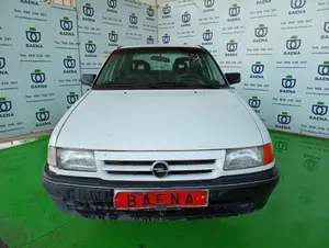 OPEL ASTRA F BERLINA foto 2