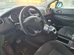 PEUGEOT 5008 foto 6
