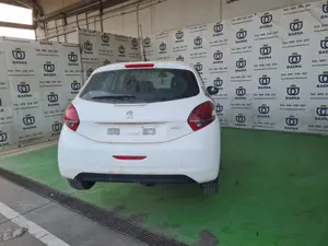 PEUGEOT 208 foto 4