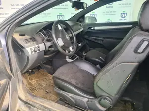 OPEL ASTRA H GTC foto 2