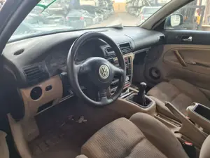VOLKSWAGEN PASSAT BERLINA (3B2) foto 3