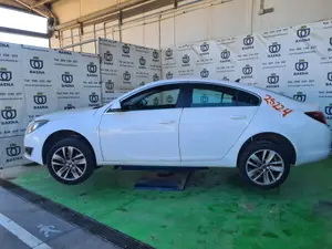 OPEL INSIGNIA BERLINA foto 2